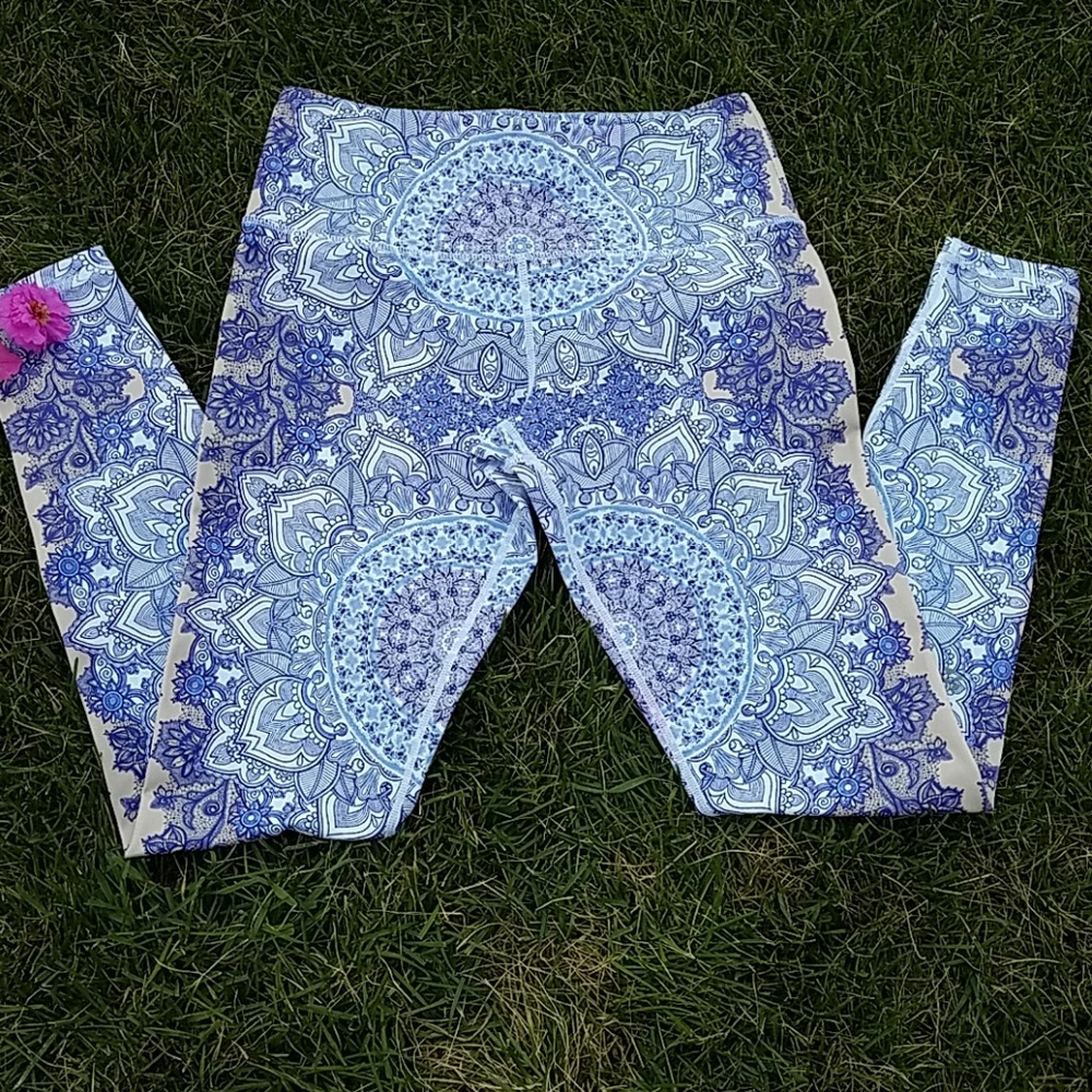 Just Live, mandala, tights
